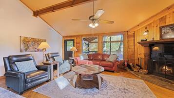 Smart TV, fireplace, DVD player