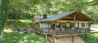 Elk Hang Out Here! Hot Tub, huge covered porch w/ views. High-Speed WIFI!