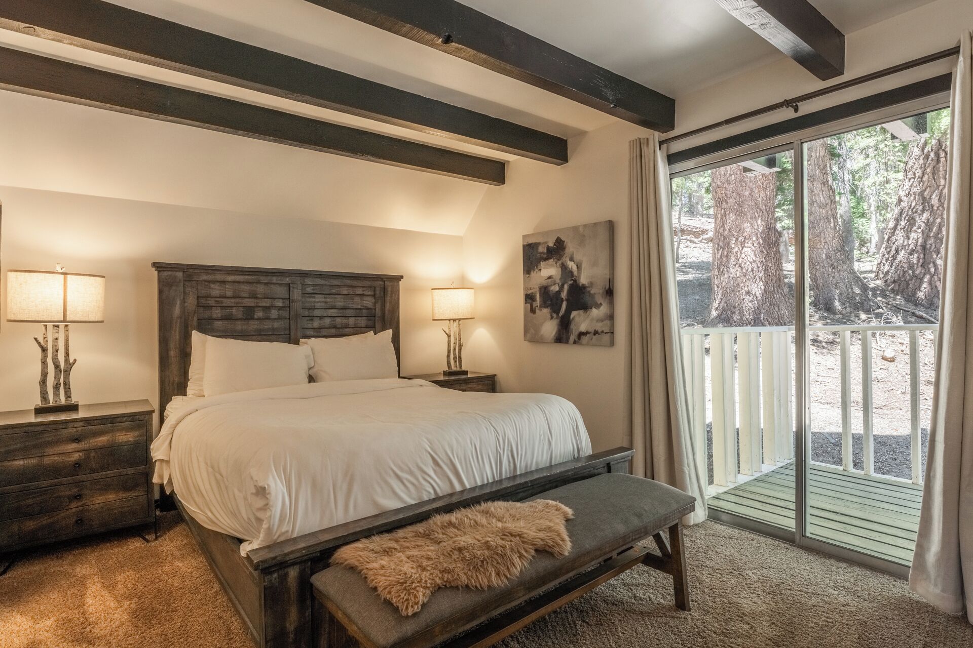 3 多间卧室、免费 WiFi、床单