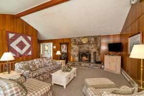 Smart TV, fireplace, DVD player, computer monitors