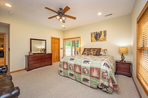 4 bedrooms, WiFi (free), bed sheets