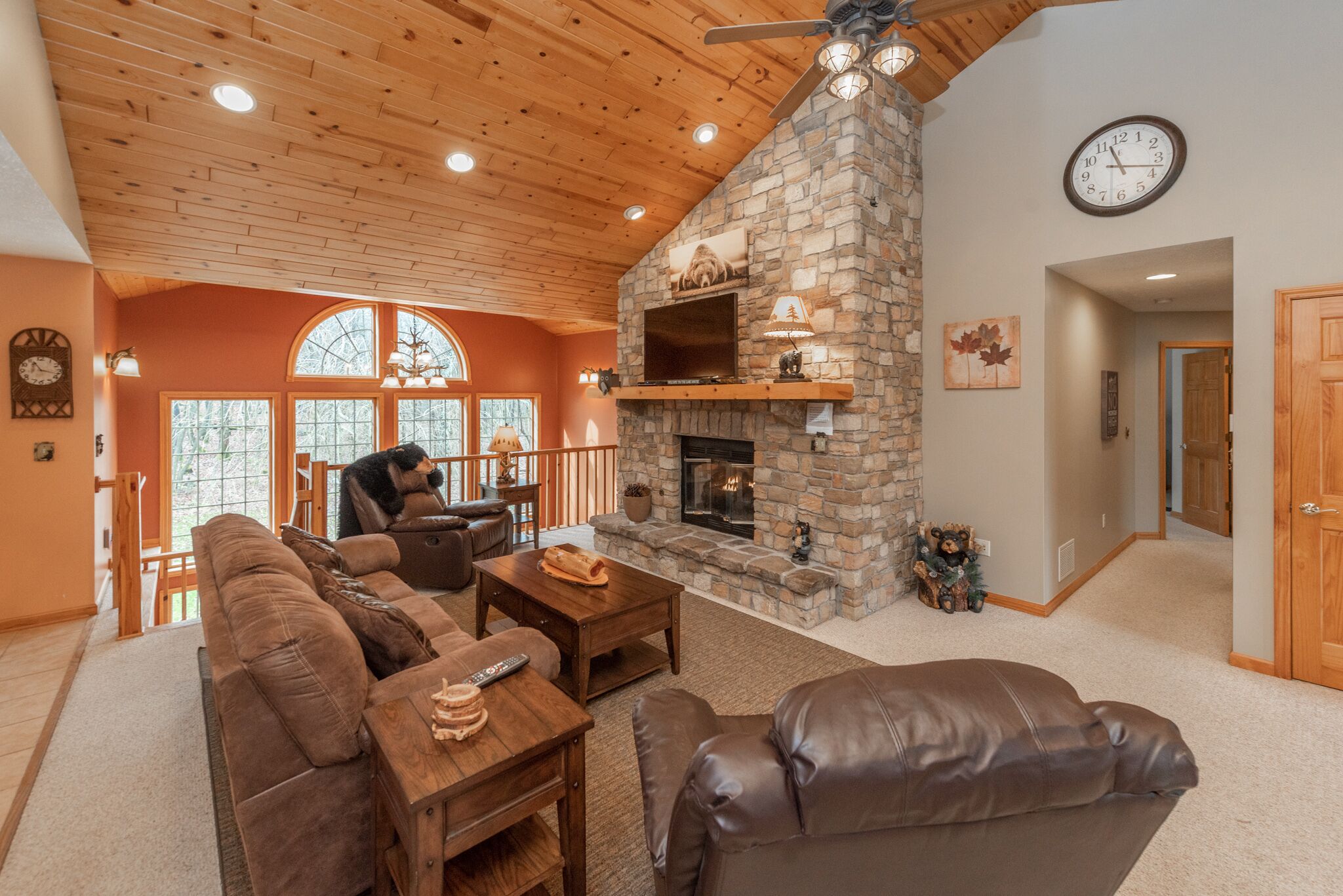 TV connectée, cheminée, baby-foot