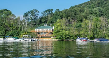 Luxury Mountain Escape w/ Hot Tub & Fireplaces