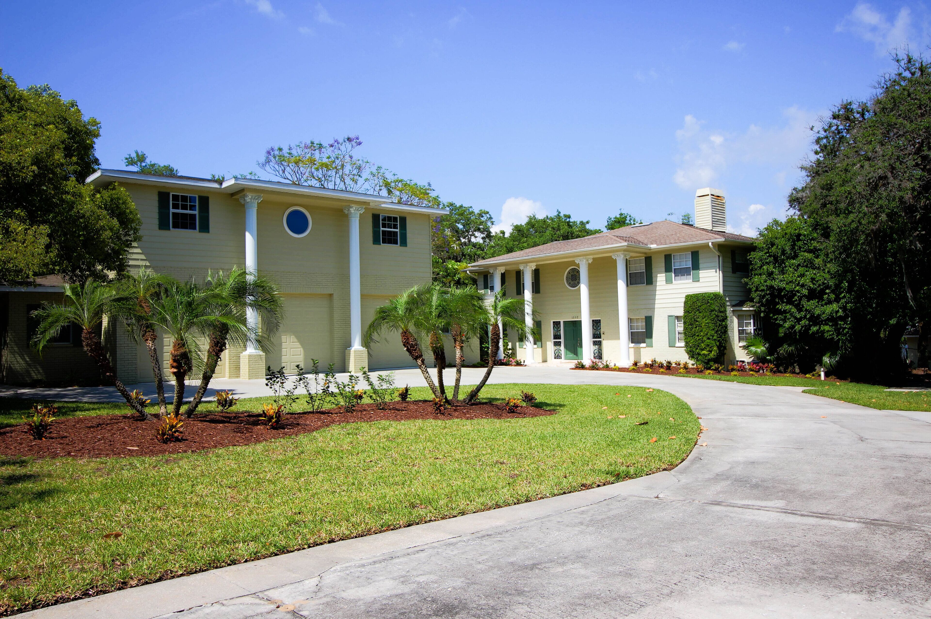 SPECTACULAR DOLPHIN COVE VILLA WATERFRONT POOL HOME 4 BED 4 BATH CLOSE TO BEACH