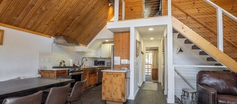 Chalet #19, Closest Chalet to the Gondola 5 Bedroo