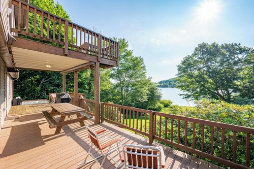 Dream Catcher- 4 chambres au bord du lac près du Wisp Resort