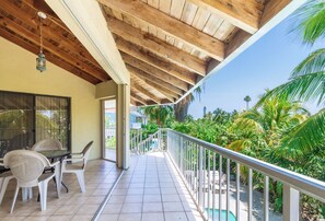 Unclassified image, 5 of 39, button