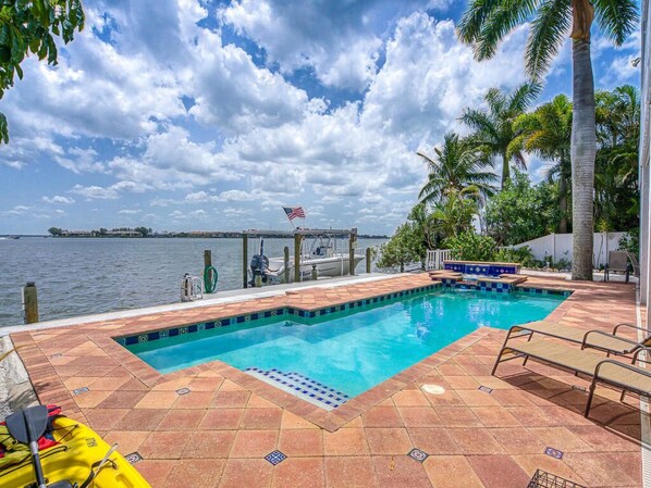 Unclassified image, 1 of 41, button