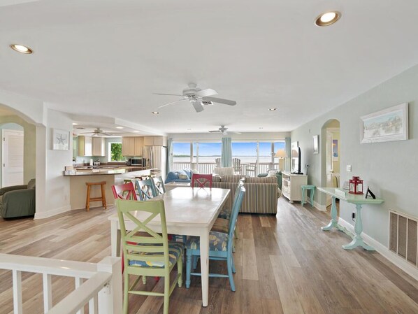 TV connectée, table de tennis de table, livres