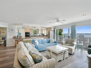 Unclassified image, 4 of 41, button