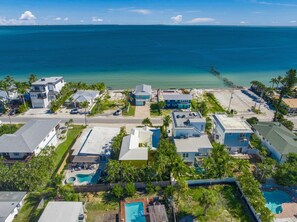 Exterior - A Time Out: *Quaint Cottage *Heated Pool *Across the street from the Bay! (Anna Maria)