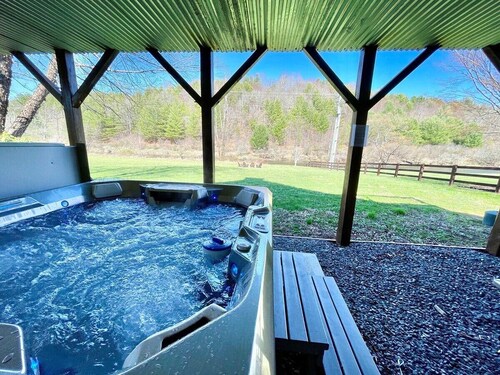 Riverfront, Lemmikkieläinystävällinen, Poreallas, Gas Frpl, Pingpong, WIFI, takka