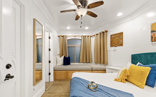 4 عدّة غرف نوم ومكواة/لوح كي وواي فاي وملاءات أسرّة