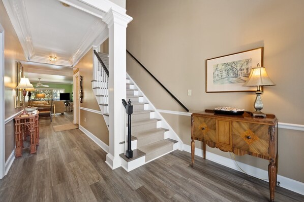 Interior - Relax in this 3BR Villa with Pool Overlooking the 1st Fairway. (Georgetown)