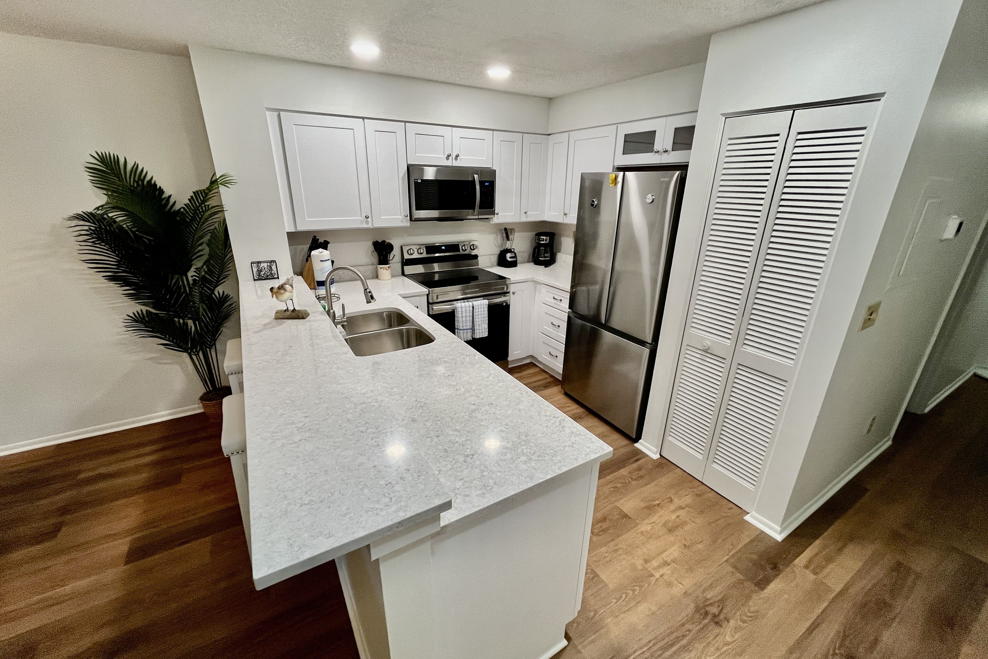 Fridge, microwave, oven