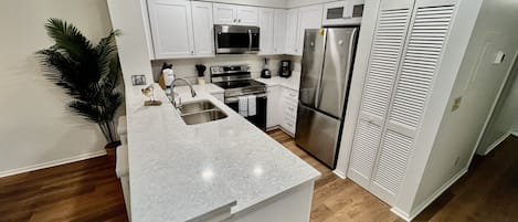 Frigorífic, microones i forn