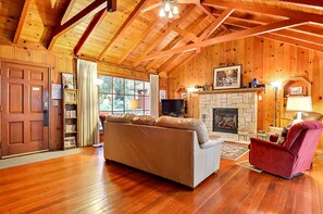 TV, fireplace, DVD player, stereo