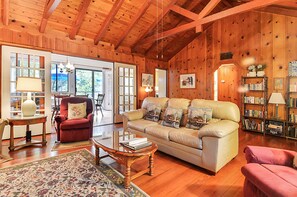 TV, fireplace, DVD player, stereo