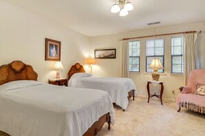 3 bedrooms, iron/ironing board, WiFi, bed sheets
