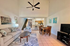 TV, tavolo da ping pong