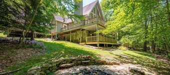 Charming Dog Friendly Cabin w/ Hot Tub & Fire Pit
