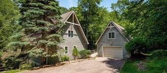 Abbot's Bliss: frente al lago en Carmel Cove, se admiten perros, jacuzzi, parrilla