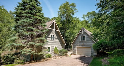 Charming Dog Friendly Cabin w/ Hot Tub & Fire Pit