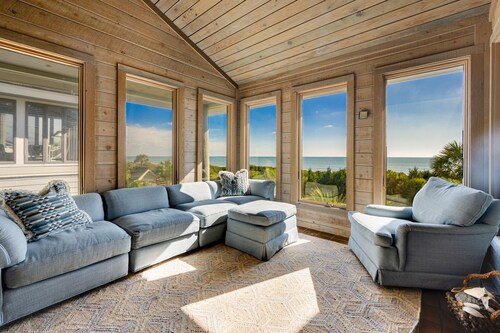 Spacious Oceanfront 4BR Villa with Elevator, Pool, Sunroom & Wine Fridge