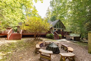 Property grounds - Forest Hideaway w/ Dock, Hot Tub & Fireplace (Oakland)