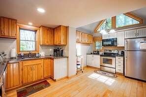 Fridge, microwave, oven, stovetop - Forest Hideaway w/ Dock, Hot Tub & Fireplace (Oakland)