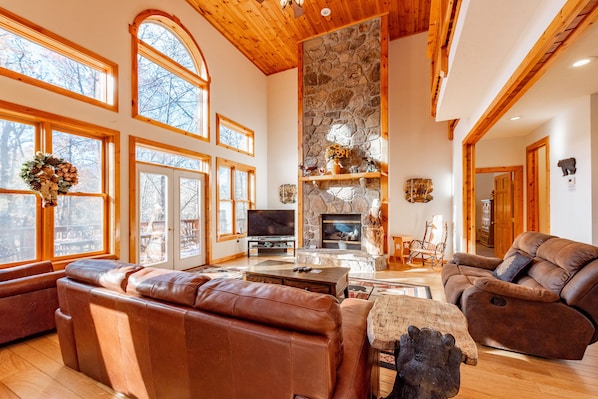 Smart TV, fireplace, DVD player