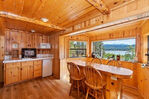 冰箱、微波炉、烤箱、炉灶