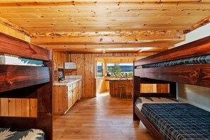5 bedrooms, WiFi - Eagles Nest North: Lake Views! Hot Tub! Internet! Cable TV! Historic Features! Huge Deck! (Fawnskin)