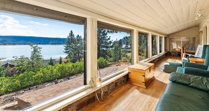 Eagles Nest North: Lake Views! Hot Tub! Internet! Cable TV! Historic Features! Huge Deck!