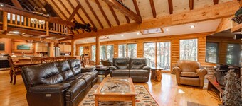Spacious Dog Friendly Cabin at Deep Creek Lake