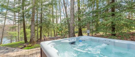 Tina de hidromasaje al aire libre