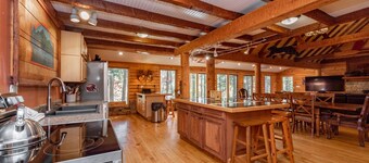 Spacious Dog Friendly Cabin at Deep Creek Lake