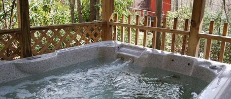 Tina de hidromasaje al aire libre