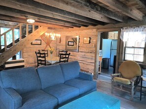 Smart TV, fireplace - Laurel Mtn Cabin - Perfect for a Relaxing Getaway! Hot tub & community river & lake access (Fleetwood)