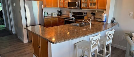 Réfrigérateur, micro-ondes, four, lave-vaisselle