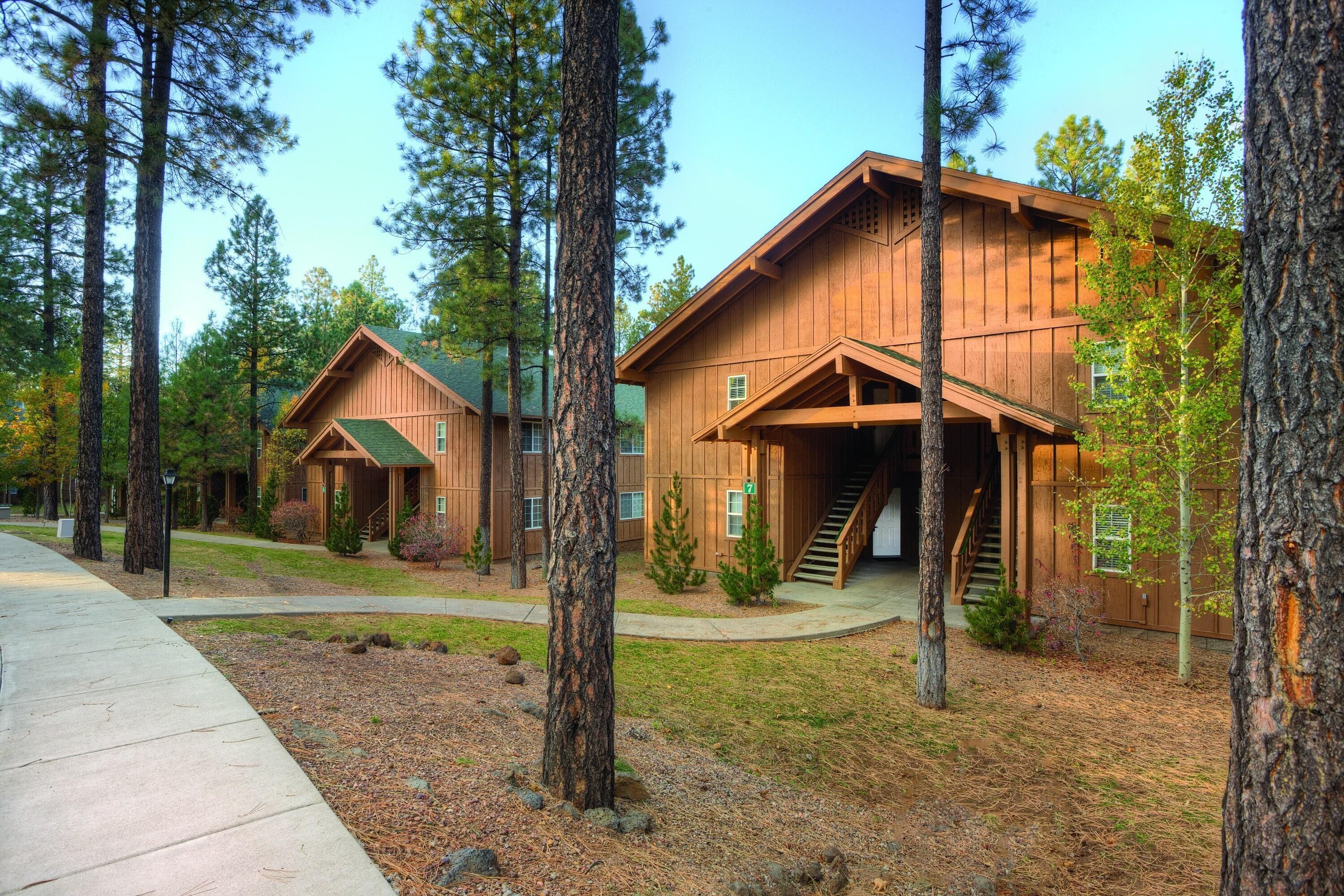 Family Friendly Condo w/ Fireplace, Resort Pool, Full Kitchen & Balcony