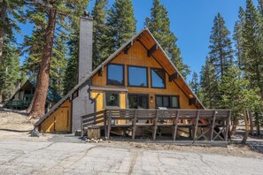 Exterior - Chalet #9, Slope Side Ski in Ski Out Spacious Fami (Mammoth Lakes)