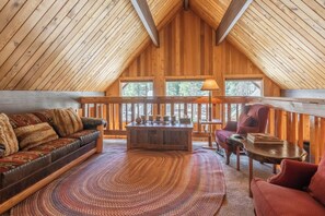 Flat-screen TV, fireplace, DVD player