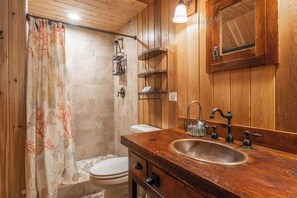 Hair dryer, towels, soap, shampoo - Chalet #9, Slope Side Ski in Ski Out Spacious Fami (Mammoth Lakes)