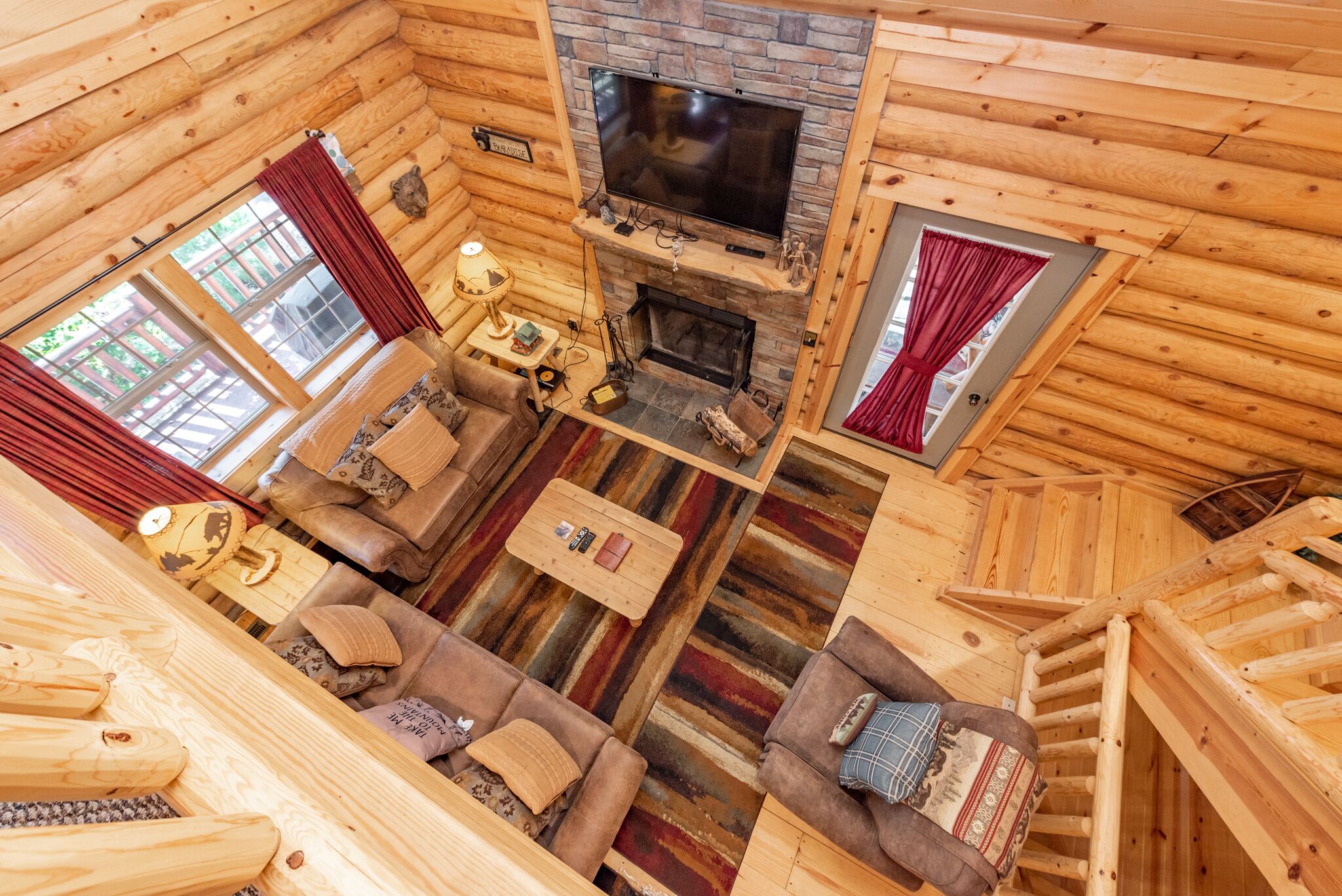Fernseher, Kamin, Tischfußball