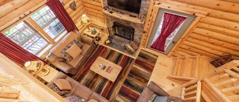 Fernseher, Kamin, Tischfußball