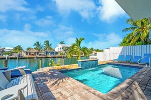 Outdoor pool - P67 - Spacious 3 bedroom 4 bath with private pool, dock and beach membership! (Key Colony Beach)