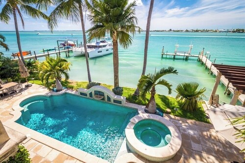 P05 - 5 bedroom Ocean Front home with Private pool and deep water dockage.