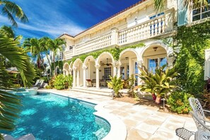 Unclassified image, 4 of 50, button