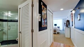 Luokittelematon kuva, 5 kautta 43, painike